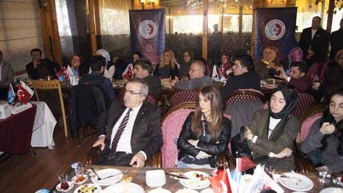 Usta Kuzey Yıldızı'nın kahvaltısında konuştu