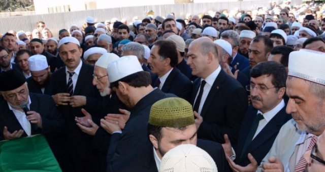 Ahmet Yaşar hoca Trabzon'da ebediyete uğurlandı