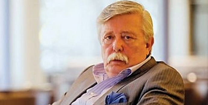 Aziz Üstel ne yapmaya çalışıyor?
