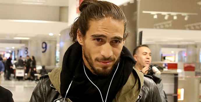 Caceres kapı kapı geziyor
