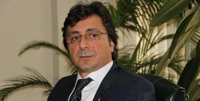 Davut Çakıroğlu'ndan demokrasi dersi
