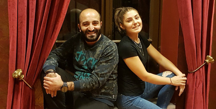 Evli ve Zavallı görücüye çıkıyor