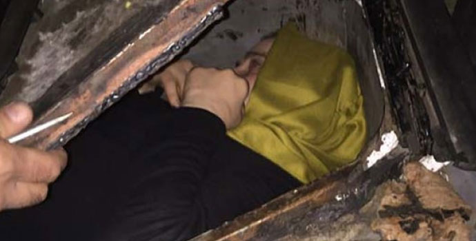 FETÖ'den aranan kadın fare gibi yakalandı
