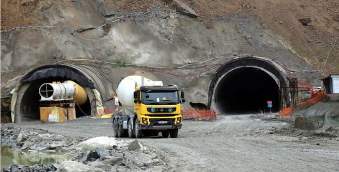 Ovit Tüneli'nde ışığa az kaldı