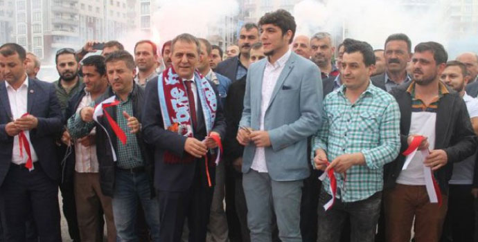 Salih Dursun, caddesini açtı!