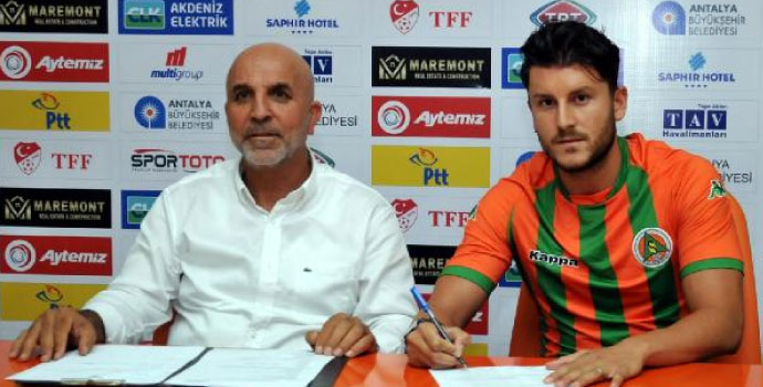Sefa Yılmaz Alanyaspor'a imzayı attı