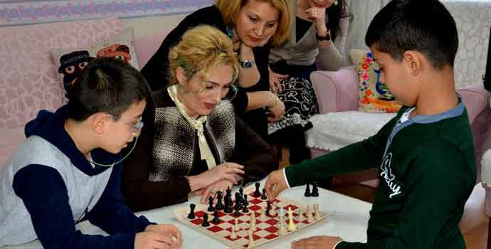 Şengül Yavuz'dan Çocuk Evleri'ne ziyaret
