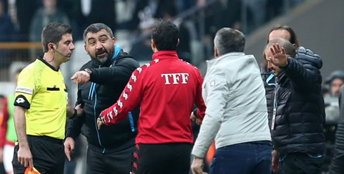 Ümit Özat ileri geri konuştu