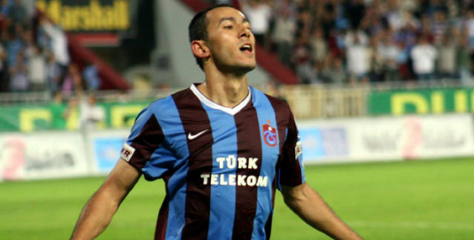 Umut Bulut için dev pankart
